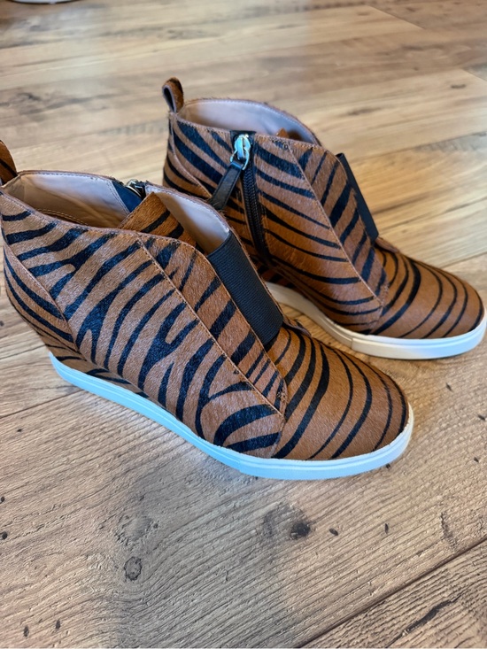 Linea Paolo Shoes - Linea Paolo Anna Tiger Print Calf Hair Wedge Sneaker Bootie Size 7.5 M